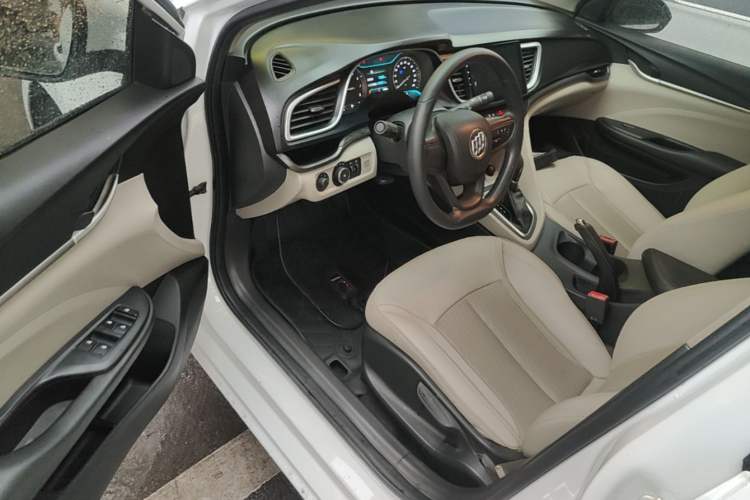 Used Buick GT 2017 15N Automatic Elite Version Driver Seat