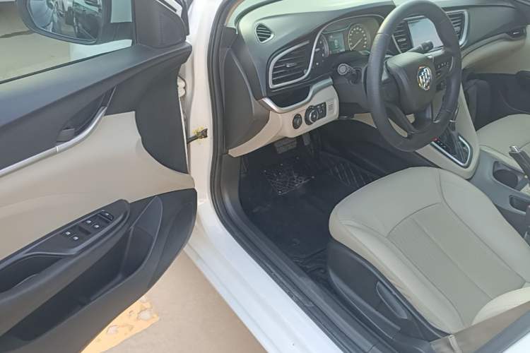Used Buick GT 2017 15N Automatic Elite Version Driver Seat