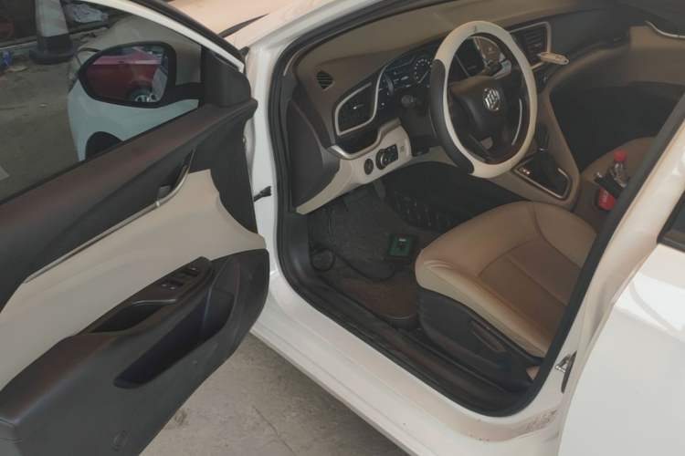 Used Buick GT 2017 15N Automatic Elite Version Driver Seat