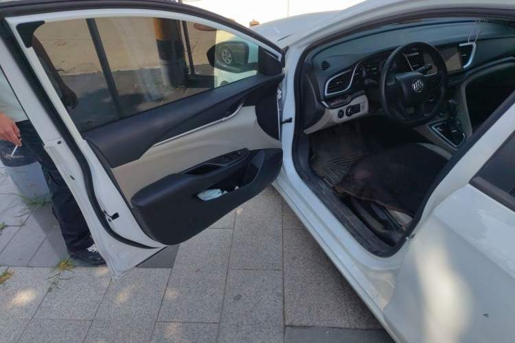 Used Buick GT 2017 15N Automatic Elite Version Driver Seat