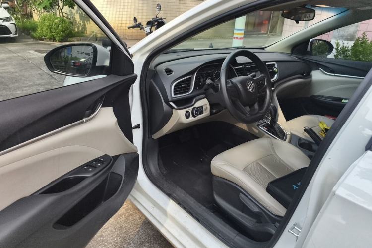 Used Buick GT 2017 15N Automatic Elite Version Driver Seat