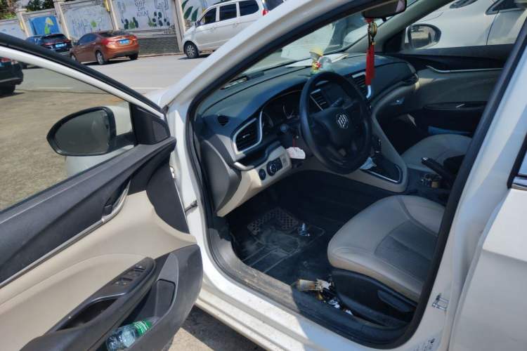 Used Buick GT 2017 15N Automatic Elite Version Driver Seat