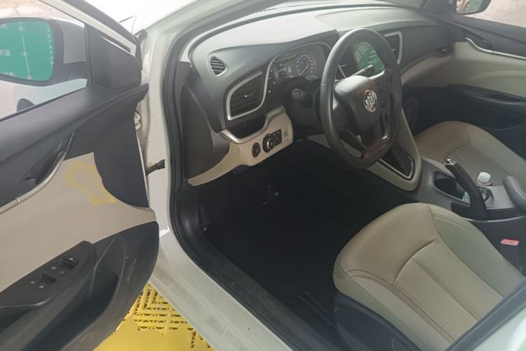 Used Buick GT 2017 15N Automatic Elite Version Driver Seat