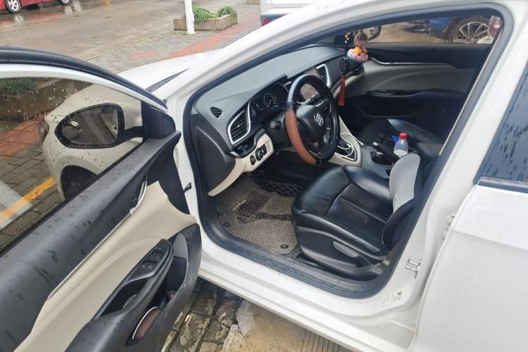 Used Buick GT 2017 15N Automatic Elite Version Driver Seat