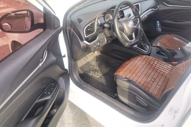 Used Buick GT 2017 15N Automatic Deluxe Edition Driver Seat