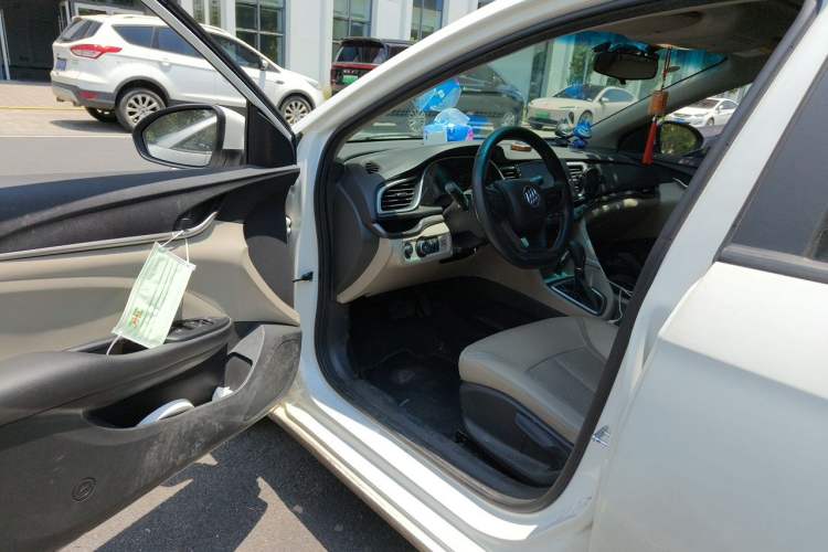 Used Buick GT 2017 15N Automatic Elite Version Driver Seat
