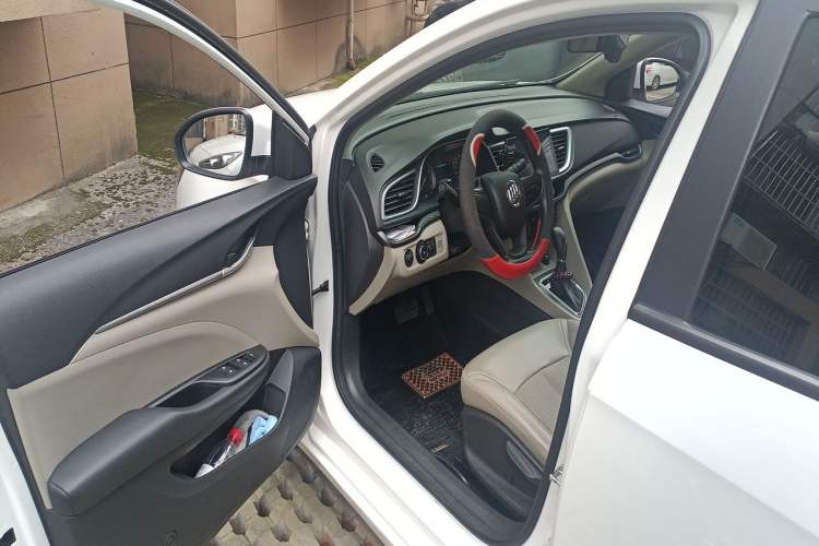 Used Buick GT 2017 15N Automatic Elite Version Driver Seat