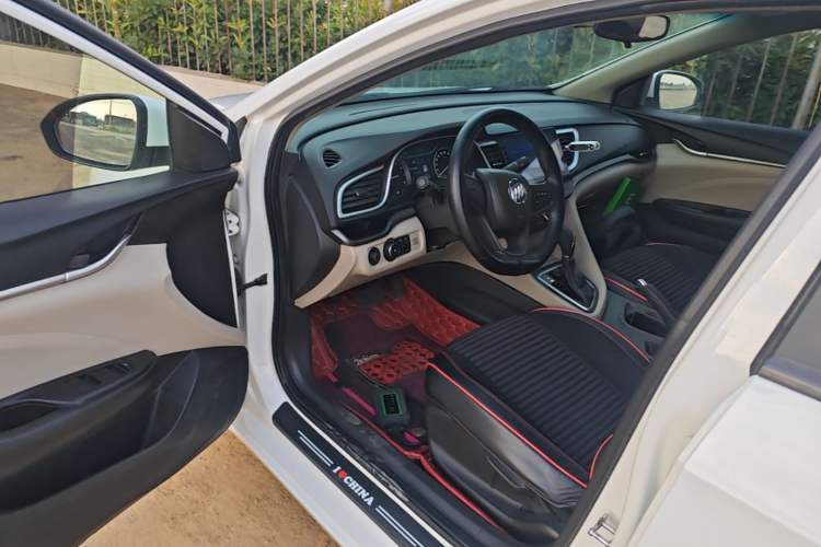 Used Buick GT 2017 15N Automatic Elite Version Driver Seat