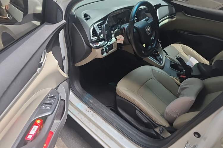 Used Buick GT 2017 15N Automatic Elite Version Driver Seat