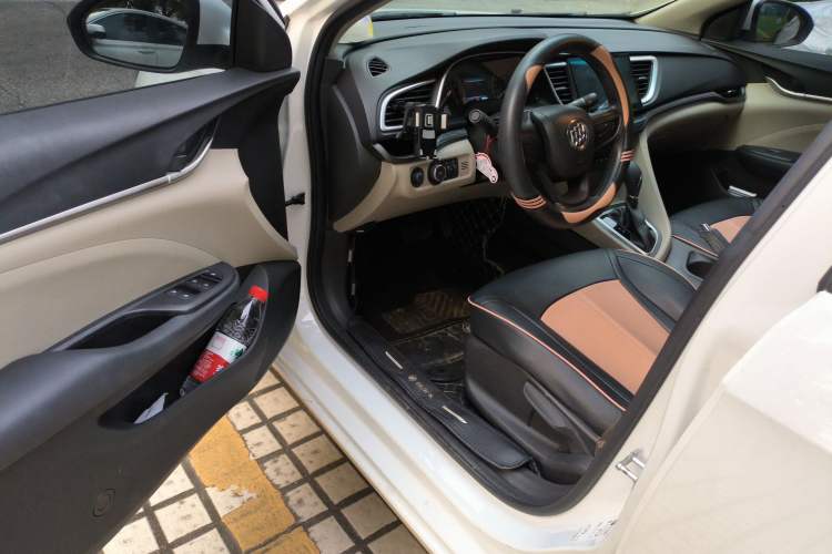 Used Buick GT 2017 15N Automatic Elite Version Driver Seat