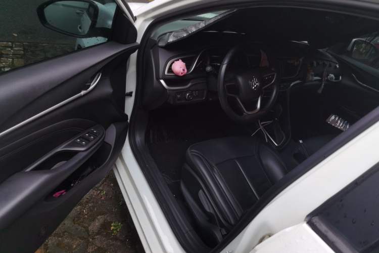 Used Buick GT 2017 15N Automatic Deluxe Edition Driver Seat