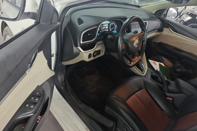Used Buick GT 2017 15N Automatic Elite Version Driver Seat
