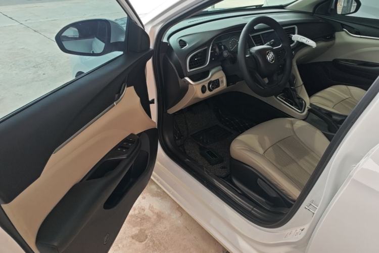 Used Buick GT 2017 15N Automatic Elite Version Driver Seat