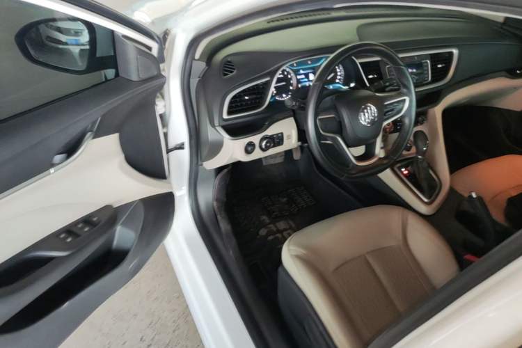 Used Buick GT 2017 15N Automatic Elite Version Driver Seat