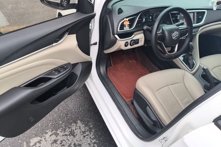 Used Buick GT 2017 15N Automatic Deluxe Edition Driver Seat