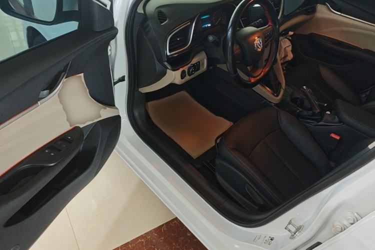 Used Buick GT 2017 15N Automatic Elite Version Driver Seat
