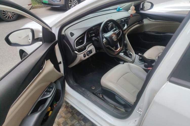 Used Buick GT 2017 15N Automatic Elite Version Driver Seat