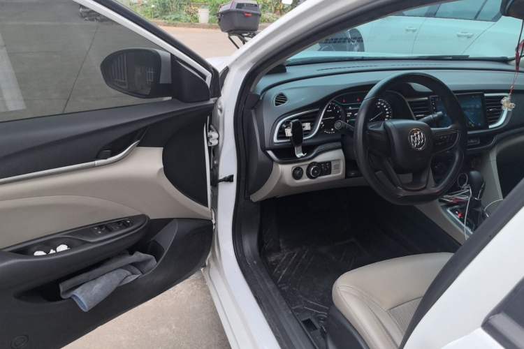 Used Buick GT 2017 15N Automatic Elite Version Driver Seat