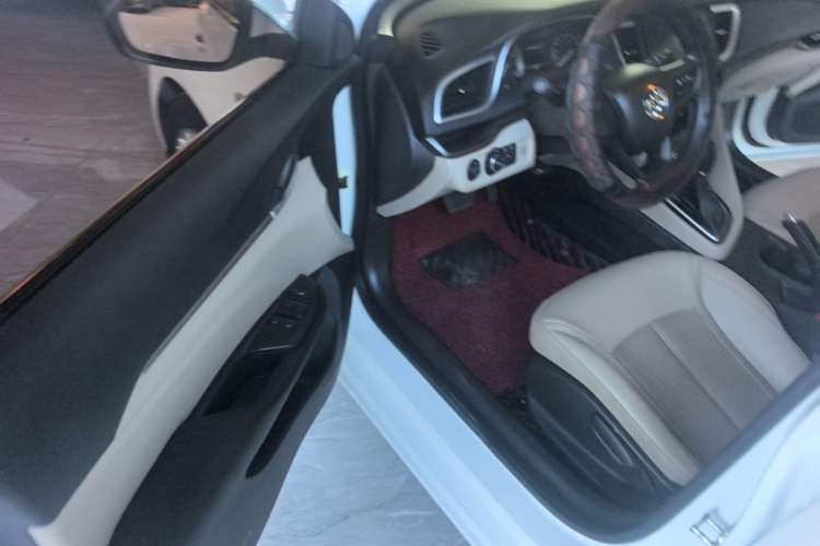 Used Buick GT 2017 15N Automatic Elite Version Driver Seat