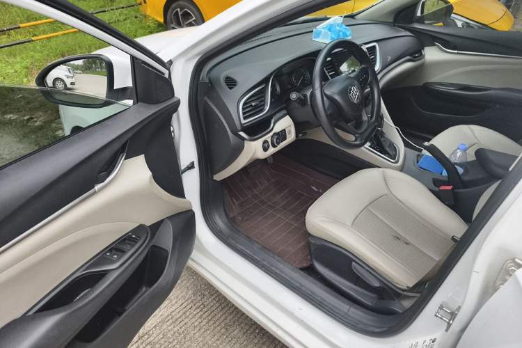 Used Buick GT 2017 15N Automatic Elite Version Driver Seat