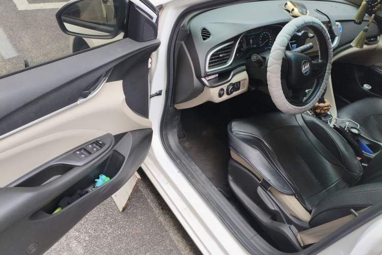 Used Buick GT 2017 15N Automatic Elite Version Driver Seat