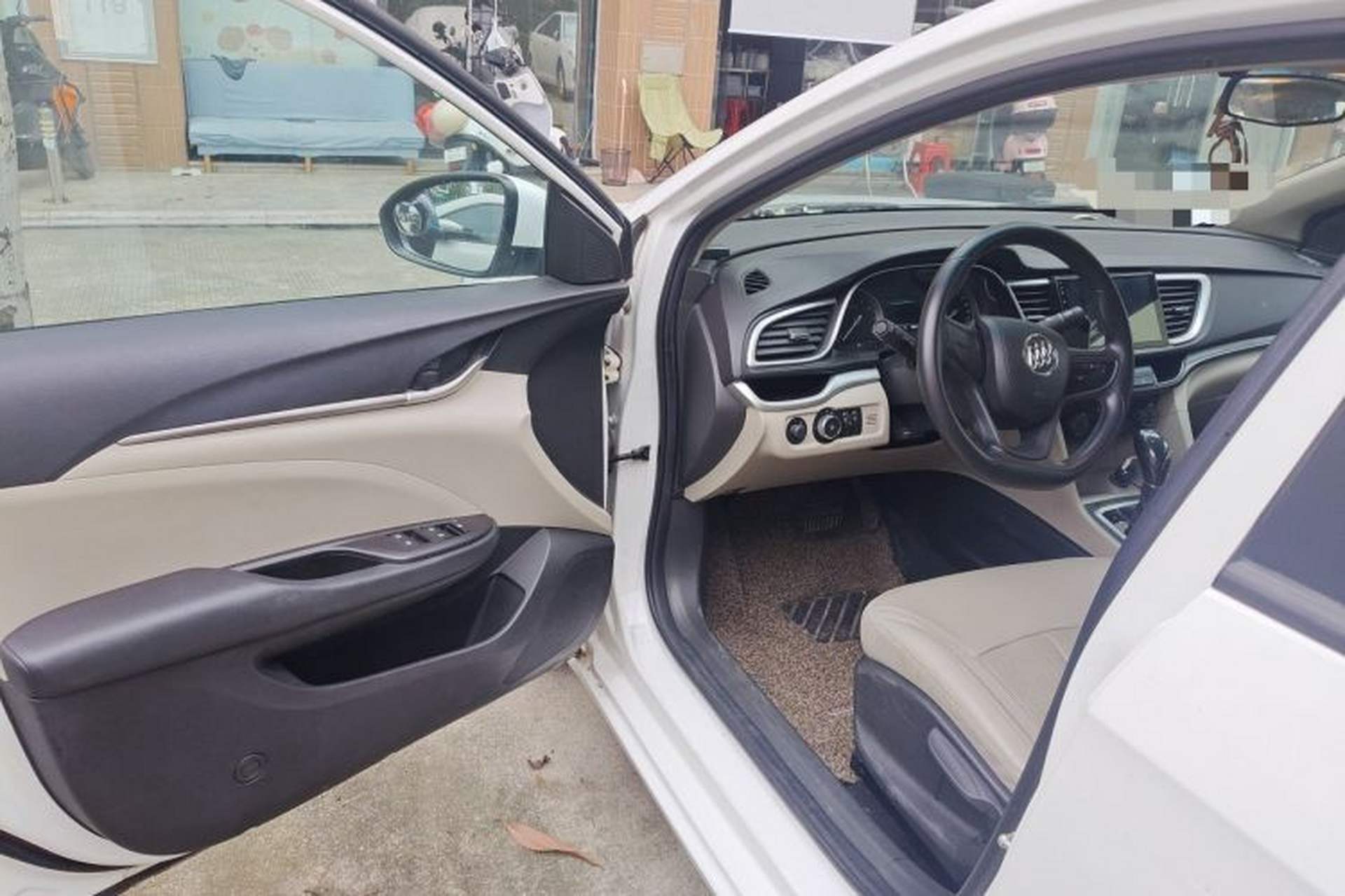 Used Buick GT 2017 15N Automatic Elite Version Driver Seat