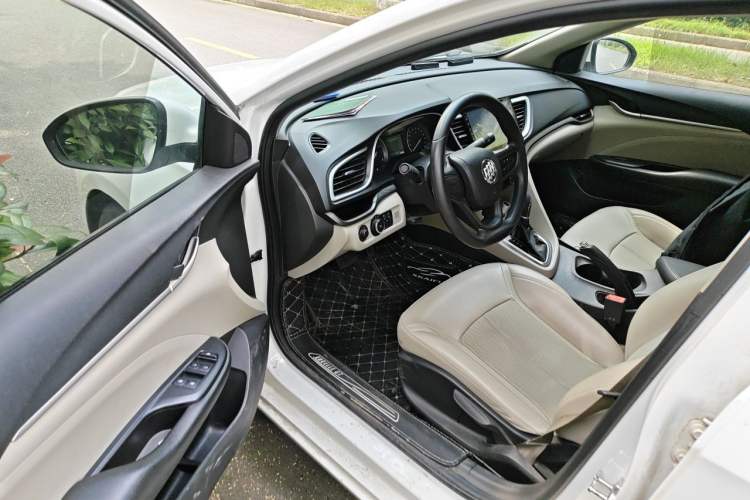 Used Buick GT 2017 15N Automatic Elite Version Driver Seat