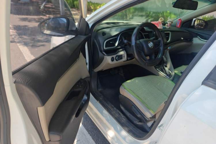 Used Buick GT 2017 15N Automatic Elite Version Driver Seat