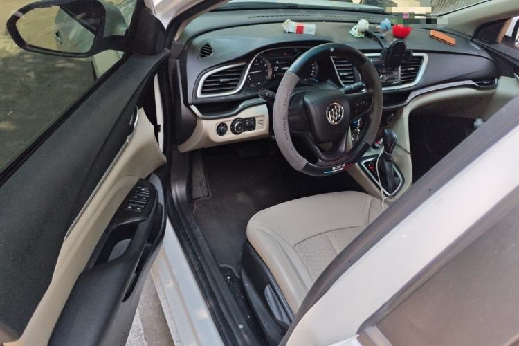 Used Buick GT 2017 15N Automatic Elite Version Driver Seat
