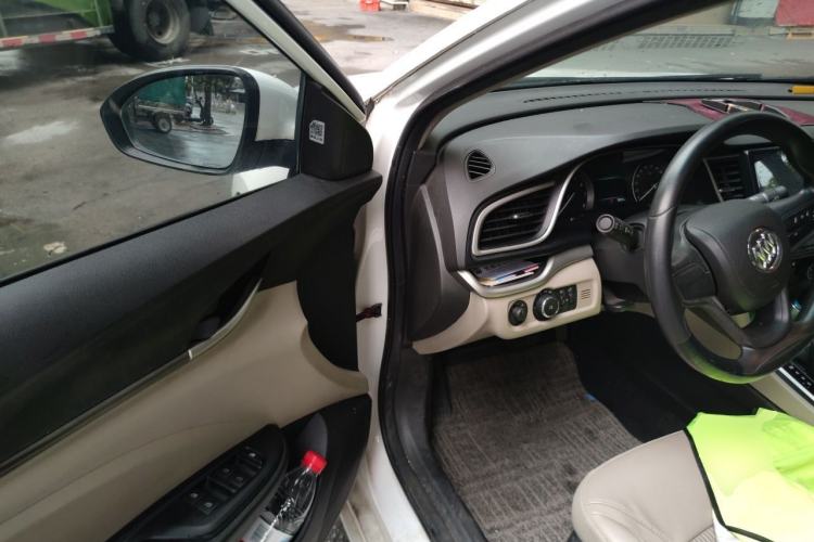 Used Buick GT 2017 15N Automatic Elite Version Driver Seat