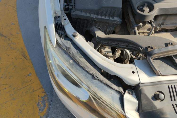 Used Buick GT 2017 15N Manual Entry-Level Trim Engine Bay Right