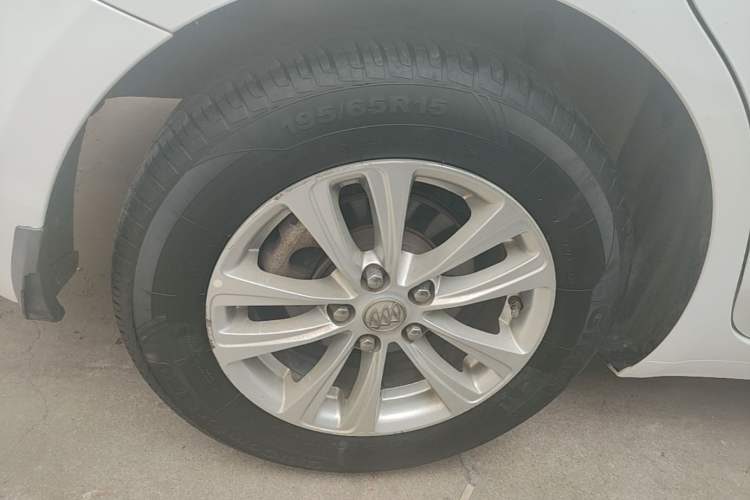 Used Buick GT 2017 15N Automatic Entry-Level Trim Exterior 2