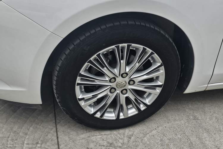 Used Buick GT 2017 15N Automatic Elite Version Exterior 4