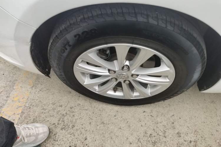 Used Buick GT 2017 15N Manual Entry-Level Trim Exterior 4