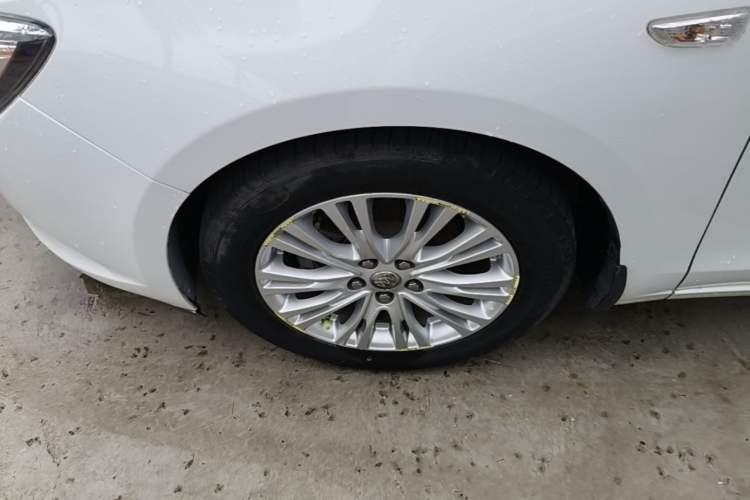 Used Buick GT 2017 15N Automatic Elite Version Exterior 4