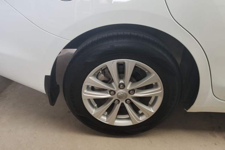 Used Buick GT 2017 15N Manual Entry-Level Trim Exterior 5