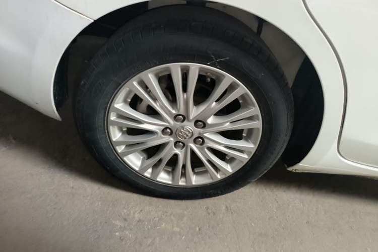 Used Buick GT 2017 15N Automatic Elite Version Exterior 5