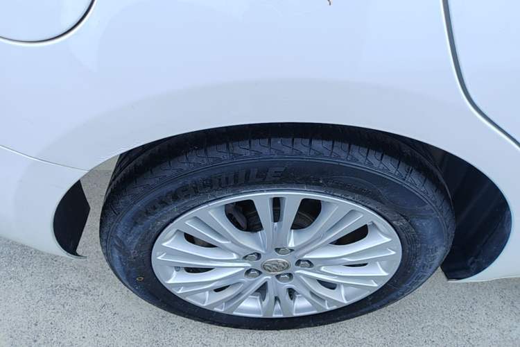 Used Buick GT 2017 15N Automatic Elite Version Exterior 5