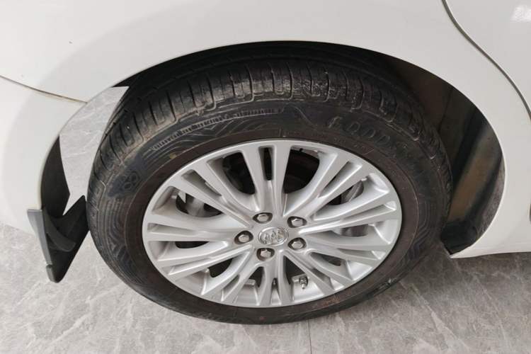 Used Buick GT 2017 15N Automatic Elite Version Exterior 5