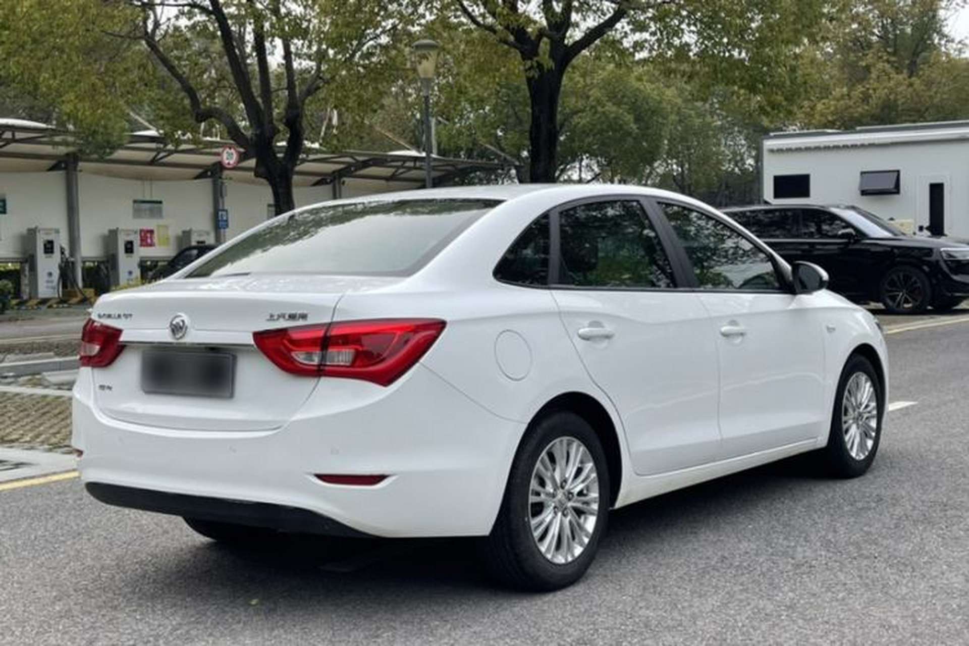 Used Buick GT 2017 15N Automatic Elite Version Exterior 6