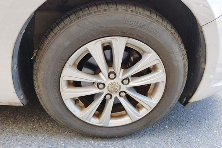 Used Buick GT 2017 15N Manual Entry-Level Trim Exterior 7