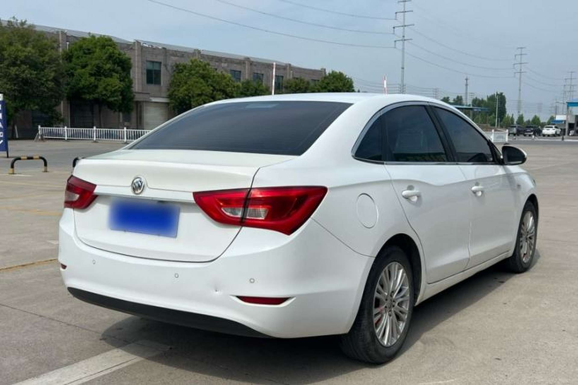 Used Buick GT 2017 15N Automatic Elite Version Exterior 8