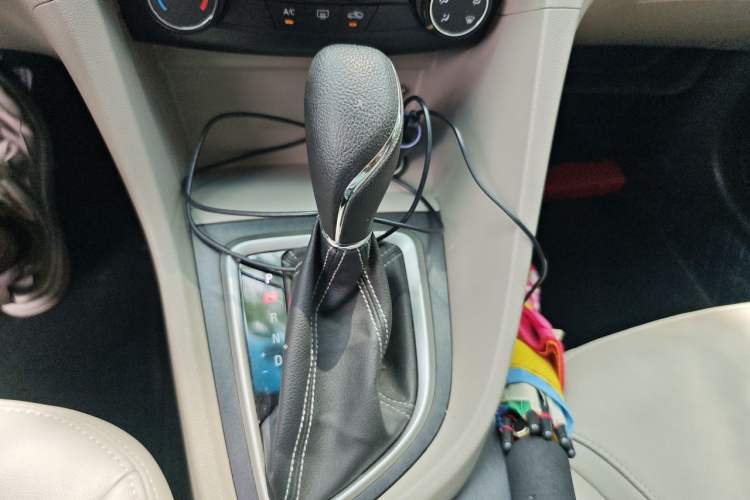 Used Buick GT 2017 15N Automatic Elite Version Gear Lever