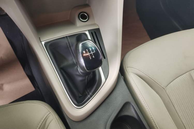 Used Buick GT 2017 15N Manual Entry-Level Trim Gear Lever