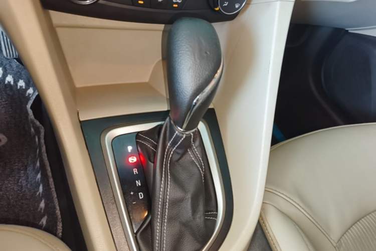 Used Buick GT 2017 15N Automatic Elite Version Gear Lever