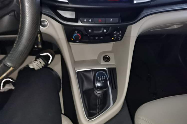 Used Buick GT 2017 15N Manual Elite Version Gear Lever