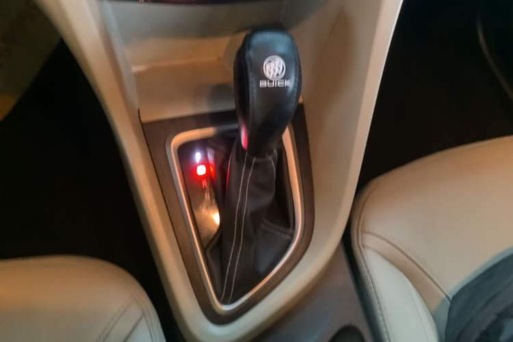 Used Buick GT 2017 15N Automatic Elite Version Gear Lever