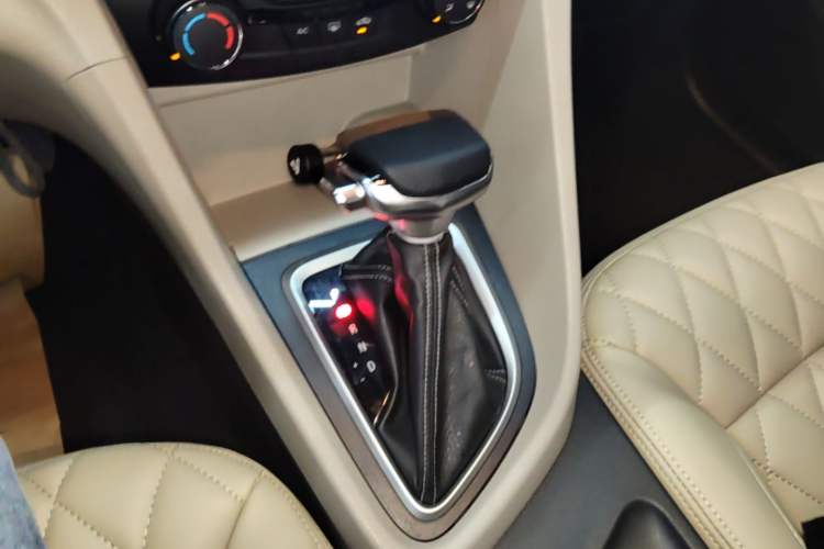 Used Buick GT 2017 15N Automatic Elite Version Gear Lever