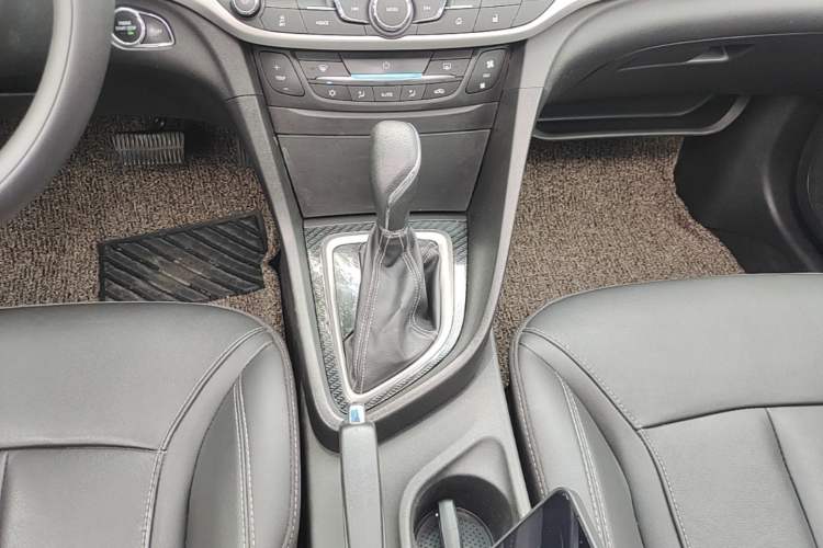 Used Buick GT 2017 15N Automatic Deluxe Edition Gear Lever