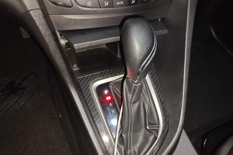 Used Buick GT 2017 15N Automatic Deluxe Edition Gear Lever